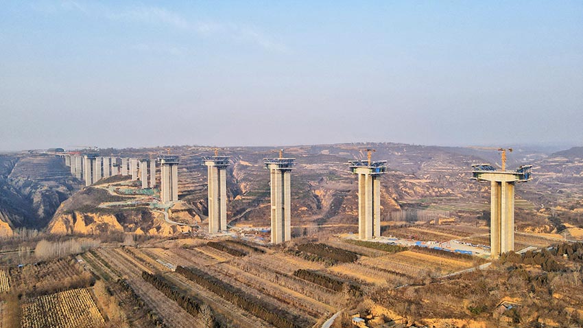 飛虹橫渡 | 陜建機(jī)施銅川玉皇閣二號(hào)橋及引線工程掛籃順利施工