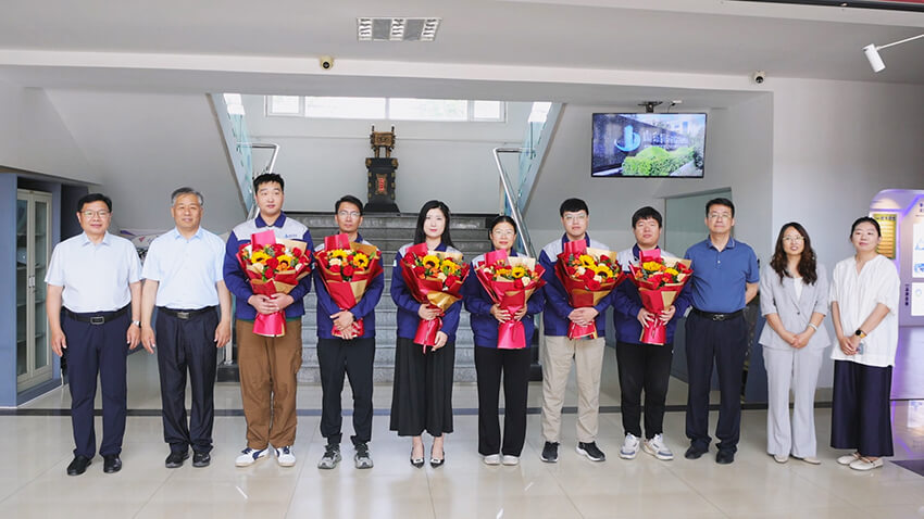 濱城區(qū)區(qū)委副書(shū)記張洪柱一行走訪(fǎng)慰問(wèn)博遠(yuǎn)科技工作者代表